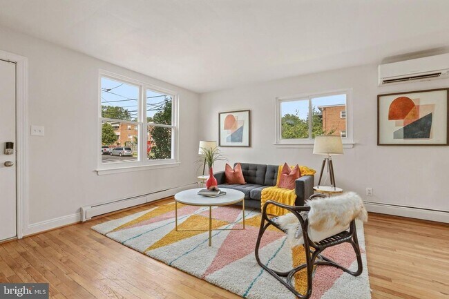 Building Photo - 5BR Home Near Takoma with Parking & Finished Lower Level