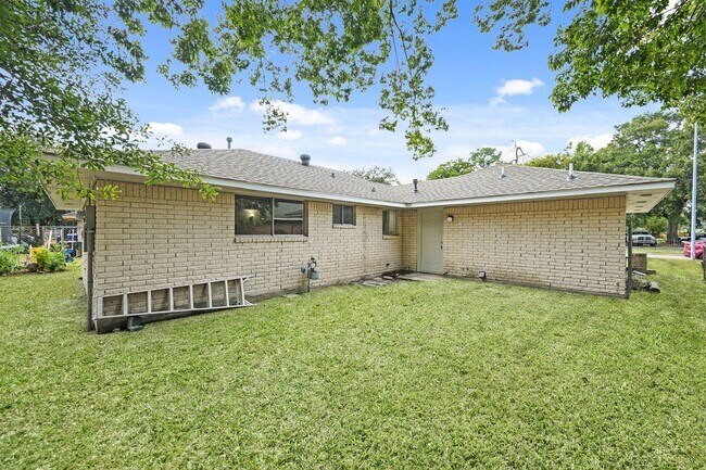 Building Photo - 11026 Spottswood Dr
