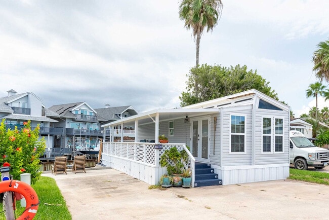 Building Photo - 793 E Oyster Dr