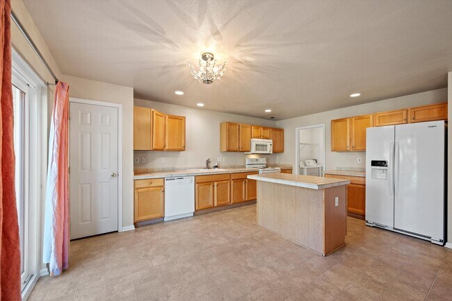 Building Photo - Beautiful 3-Bedroom Home in Cherry Creek School District with Fenced Yard & 2-Car Garage