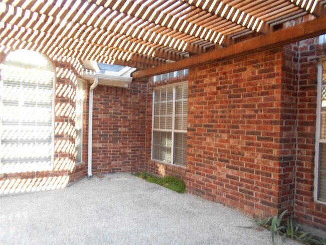 Building Photo - 4804 Holly Berry Dr