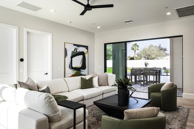 Building Photo - 6500 E Cactus Wren Rd