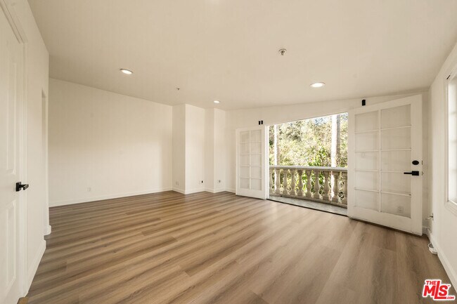 Building Photo - 1109 Pine Dr
