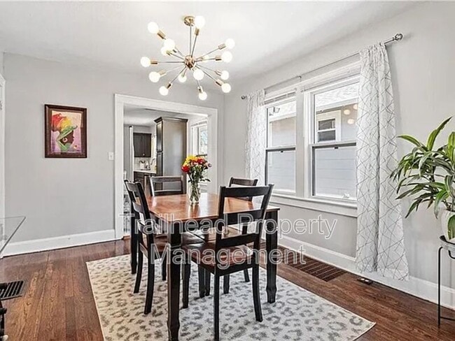 Building Photo - 46 W 74th St