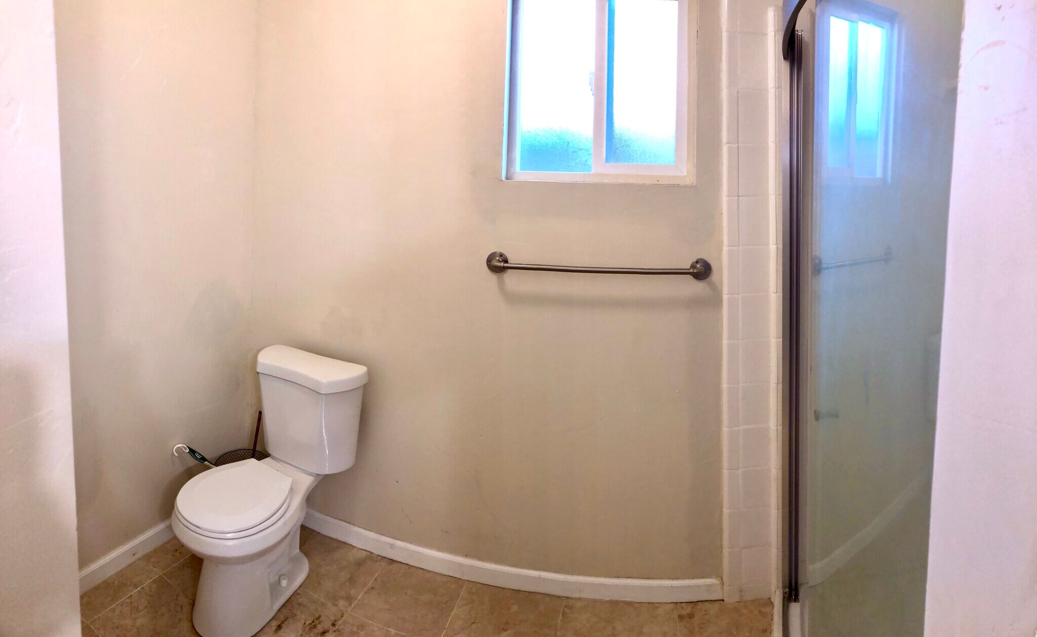 Bathroom - 562 Van Buren St