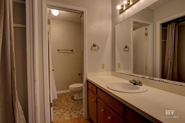 Building Photo - 409 Nichols Ave