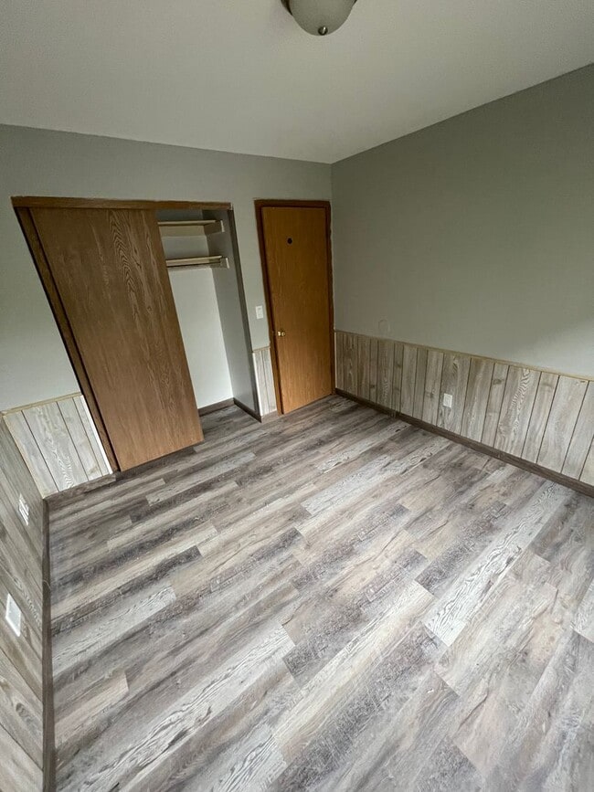 Building Photo - OSU North Campus 5 bedroom 2 bath apartment