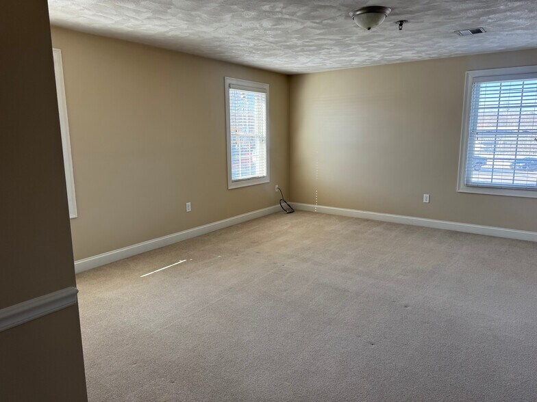 Building Photo - 1 Church St