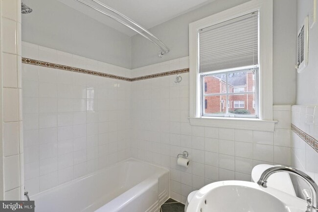 Bathroom - 6622 Boulevard Vw