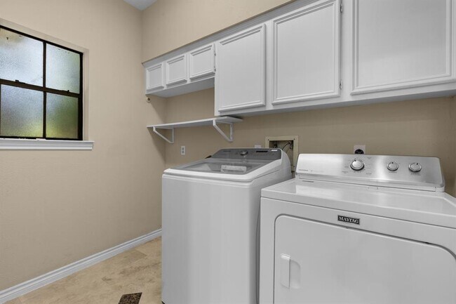 Building Photo - 14 Cascade Springs Pl