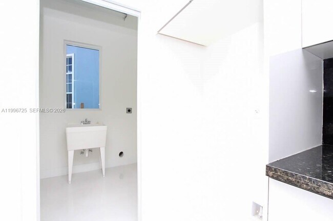 Building Photo - 15631 SW 11th Terrace