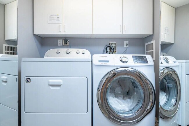 Building Photo - 152 Central Ave