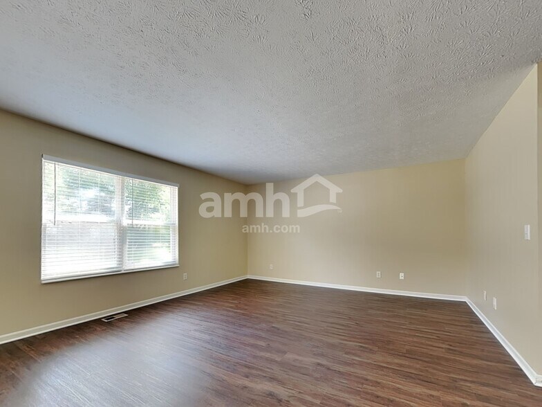 Building Photo - 3455 Lakebrook Ct
