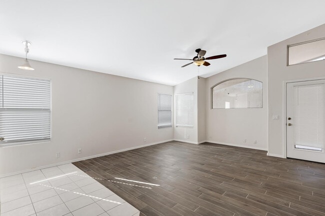 Building Photo - 302 N Hudson Pl