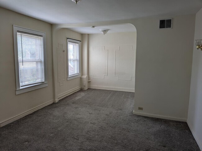 Building Photo - 272 3rd St
