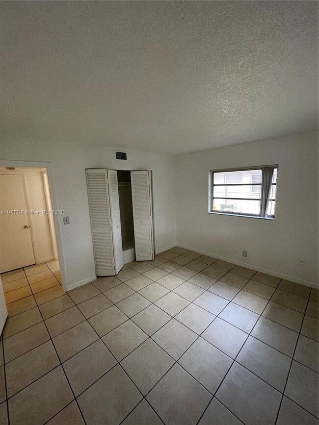 Building Photo - 1490 NW 20th St