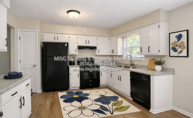 Building Photo - Freshly Renovated & Move-In Ready in Blue Springs - Schedule A tour today!