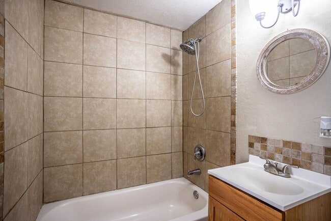 Building Photo - Single family 2 bed 1 bath home near SWOSU