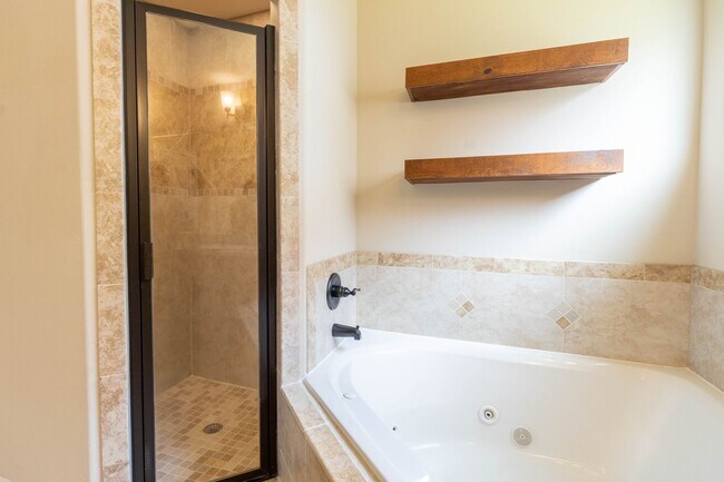 Building Photo - 515 Palm Breeze Dr
