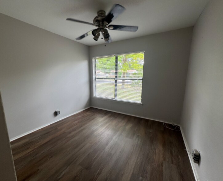 Building Photo - 275 Greenhill Pass