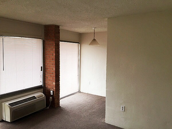 Primary Photo - 1135 Whitaker Dr