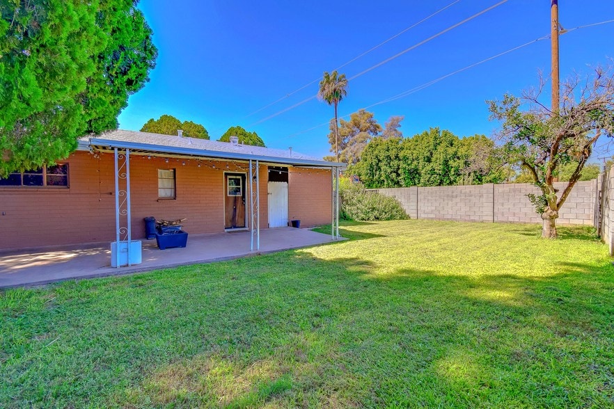 Building Photo - 6804 E 6th St