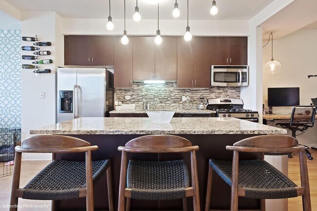 Building Photo - 437 W Division St