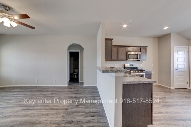 Building Photo - Beautiful 3 Bedroom, 2 Bath Recently Built Home in BA