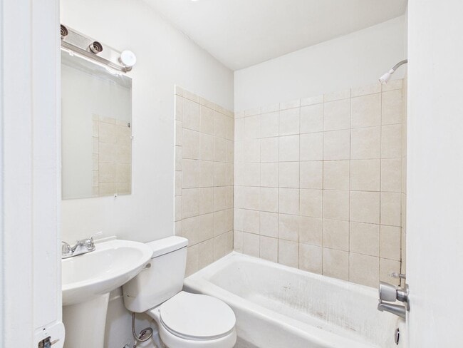 Building Photo - 838 S Jones St