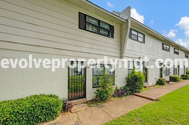 Building Photo - 3440 Pruett Ct
