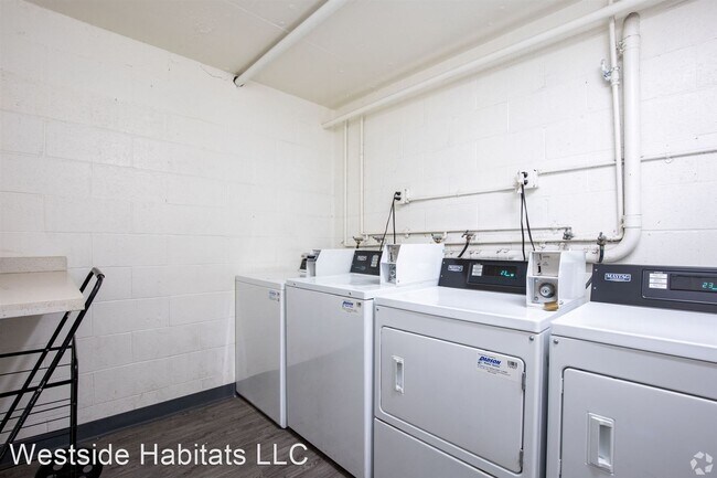 Building Photo - 2 br, 2 bath Room For Rent - 6643 Haskell ...