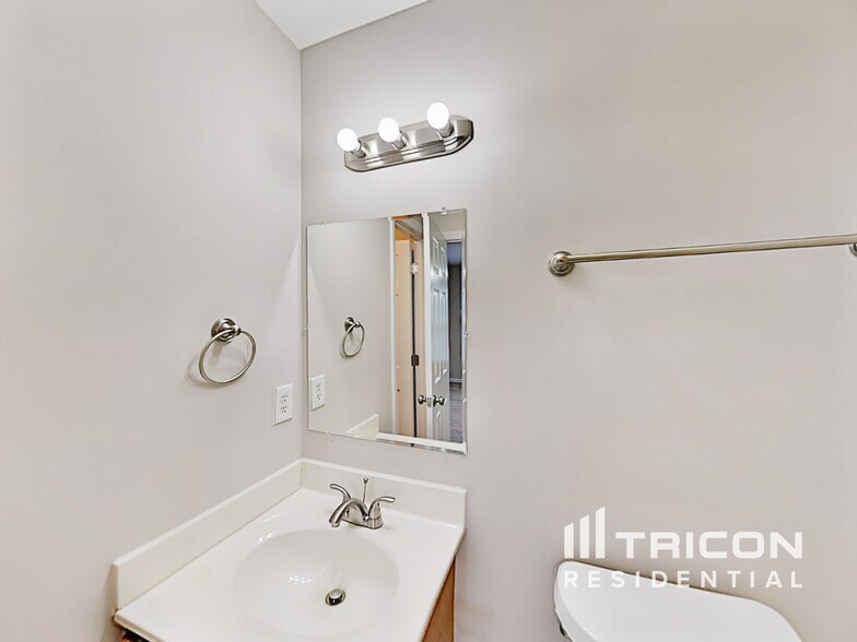 Building Photo - 5513 Landreaux Dr