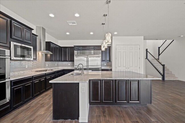 Building Photo - Fabulous Home with NexGen Sutie!