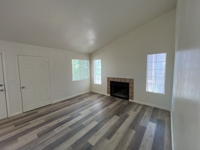 Building Photo - 2697 Aarondavid Dr