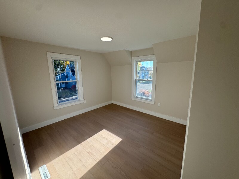 Building Photo - 19 Ringgold St