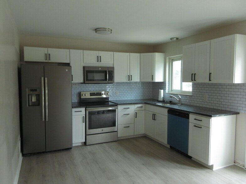 Building Photo - 3492 Moonridge Dr
