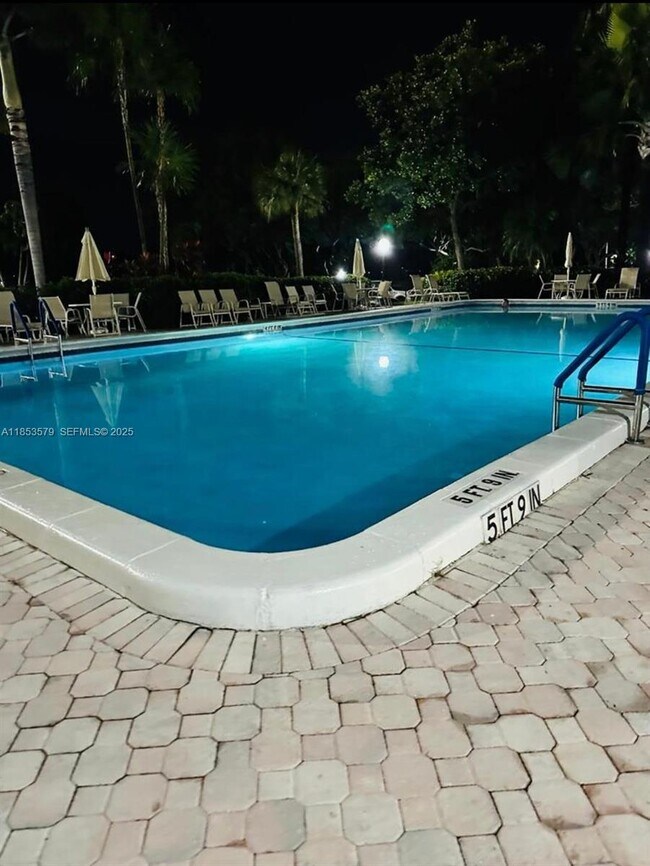 Building Photo - 2940 N Course Dr