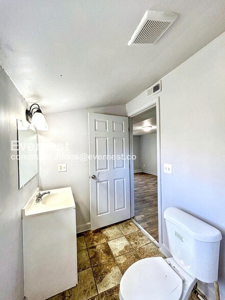 Building Photo - 709 Cameron St