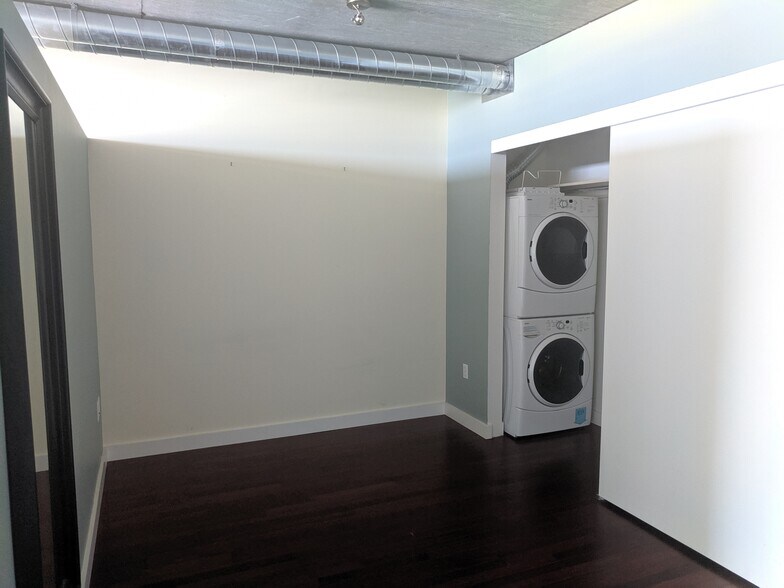 Bedroom - 1926 W Burnside St