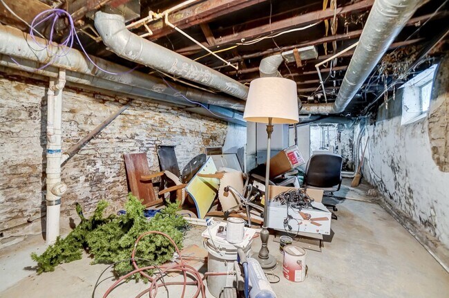 Building Photo - Clifton House For 2026-2027 With Parking Lot!