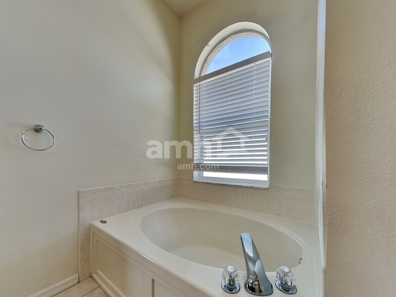 Building Photo - 4553 Marchmont Blvd