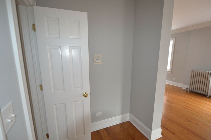 Building Photo - 4427 N Rockwell St