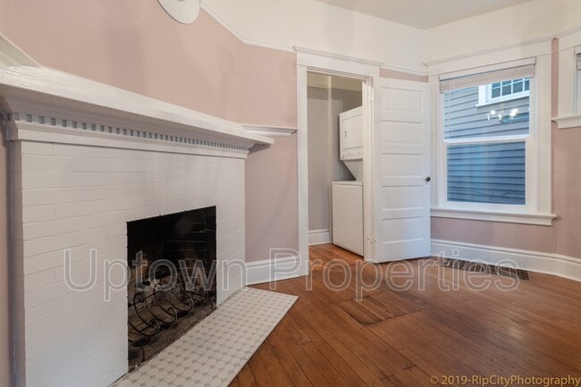 Building Photo - 616 NW 22nd Ave