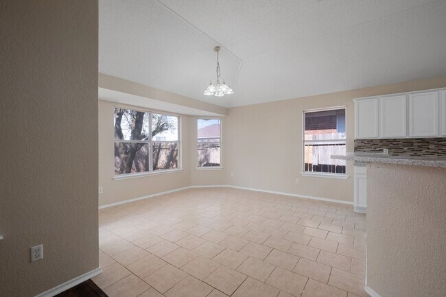 Building Photo - Spacious 4 Bedroom, 2 Bath, 1-Story Home i...