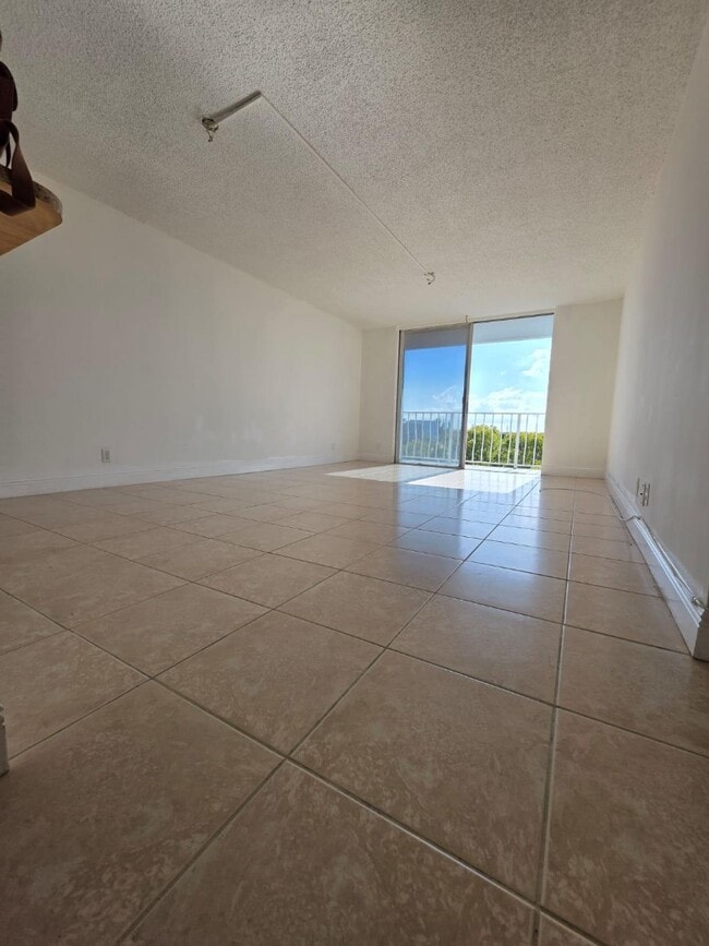 Building Photo - 470 Executive Center Dr