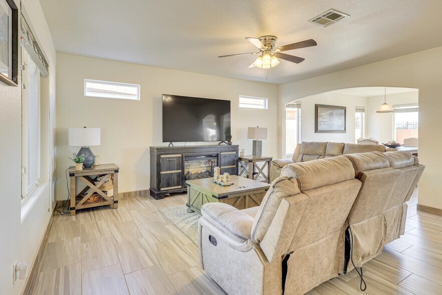 Building Photo - 1432 Tingley Dr