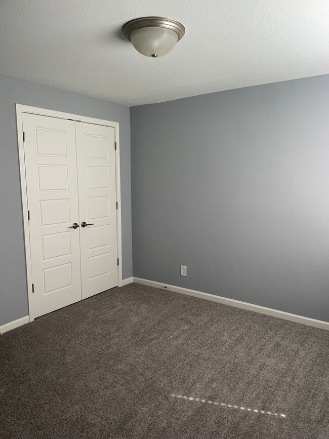 Building Photo - Beautiful 3 bedroom townhome for rent in B...