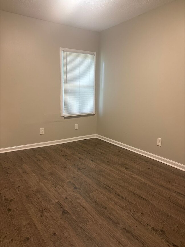 Building Photo - 23 Camelot Cove
