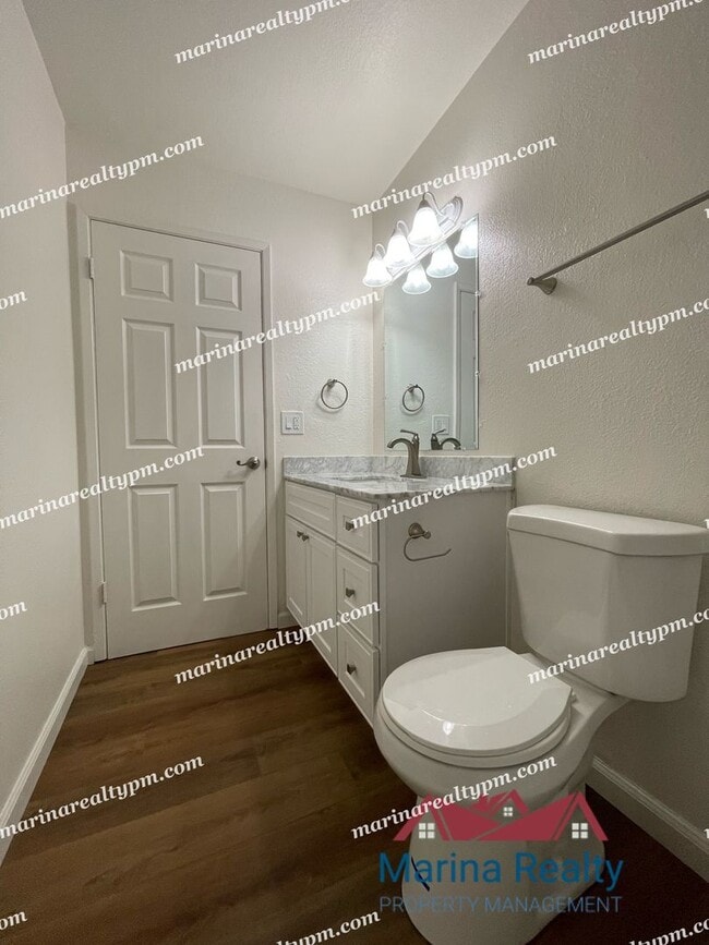 Building Photo - 211 Del Luz Ct