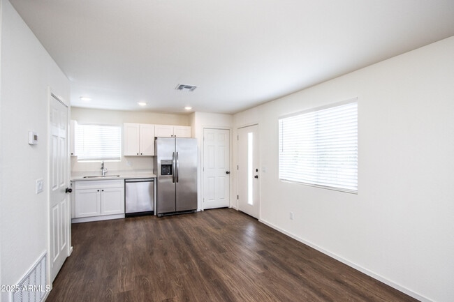 Building Photo - 2525 W State Ave